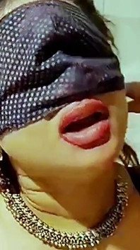 Bhabhi saree comel bernakal dengan abang iparnya untuk seks dubur kasar dan keras selepas urutan ais di belakangnya di Hindi