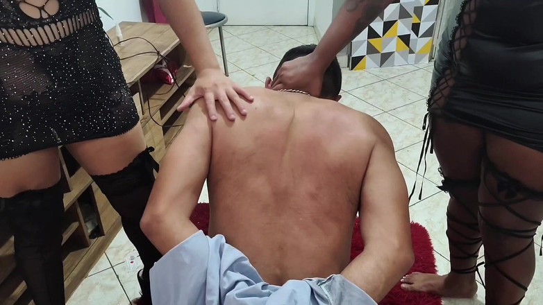 Tiffany Montavani: Dominatrix dominace na obličeji sedící dominance