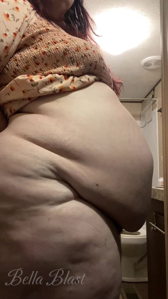 BellaBlast: Your Destiny Story: Consumed: a Giantess Indulgence
