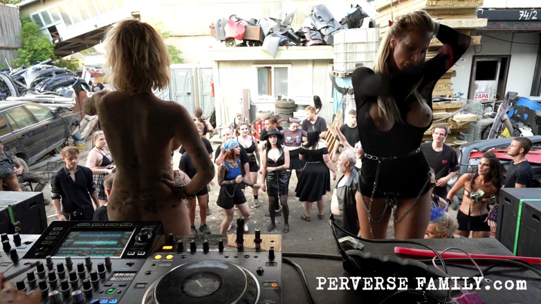 Perverse Family: Perverse Family 52.4 (season 4): Punk Hardcore Porn