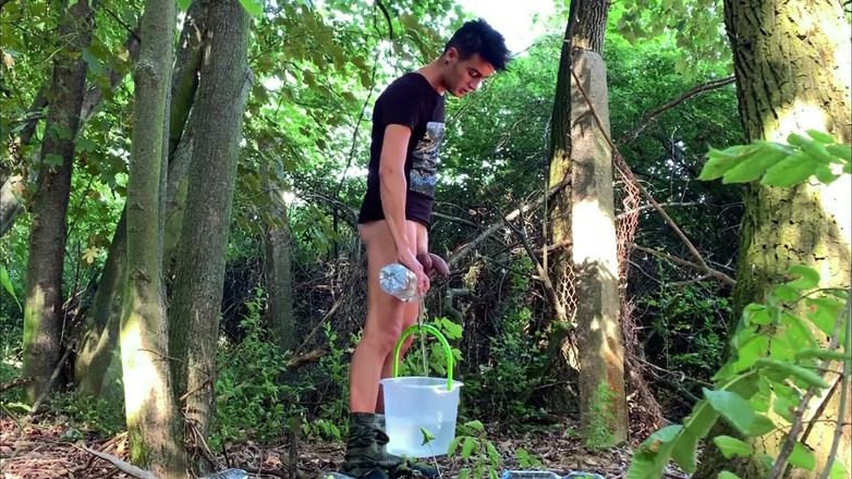 Idmir Sugary: 자지와 자지의 무게 - 자지와 공에 물이 채워진 양동이