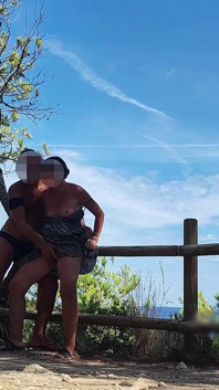 Esibizione della figa - gli sconosciuti ci hanno sorpreso a masturbarci nel parco e ho Avuto un orgasmo intenso - misscreamy