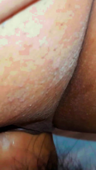 彼女の大きな膣にチンコが入っているのは気持ちいい