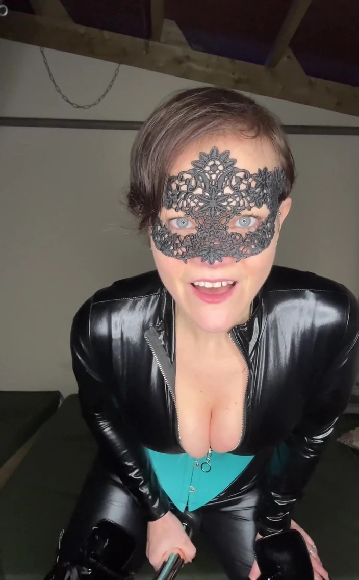 Queen-Lucy: Realmente disfruté jugando en mi catsuit