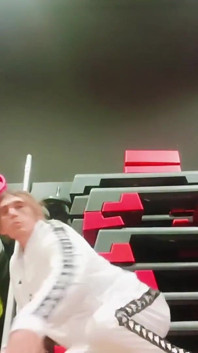 Sexy Boy Is Very Daring in the Gym Showing His Body