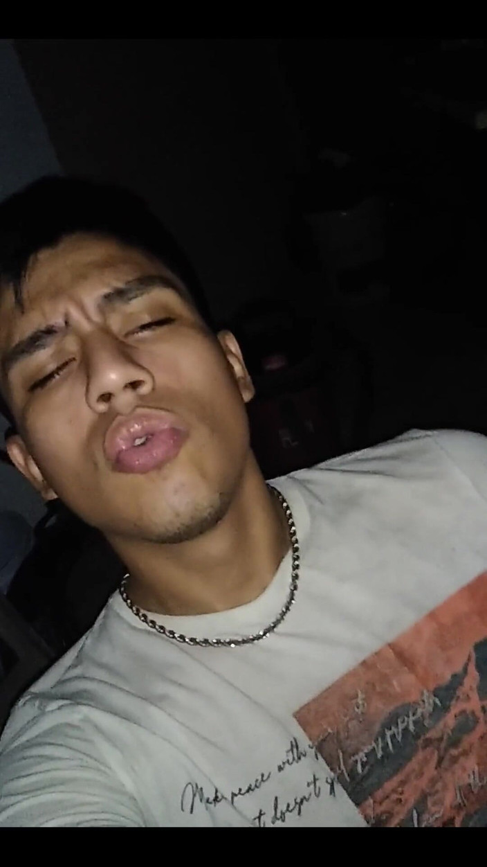 AlexAlejandro13: 집에서 내 자지를 가지고 노는 중