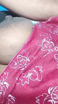 Musíte sledovat, jak tamilská hospodyňka kouří