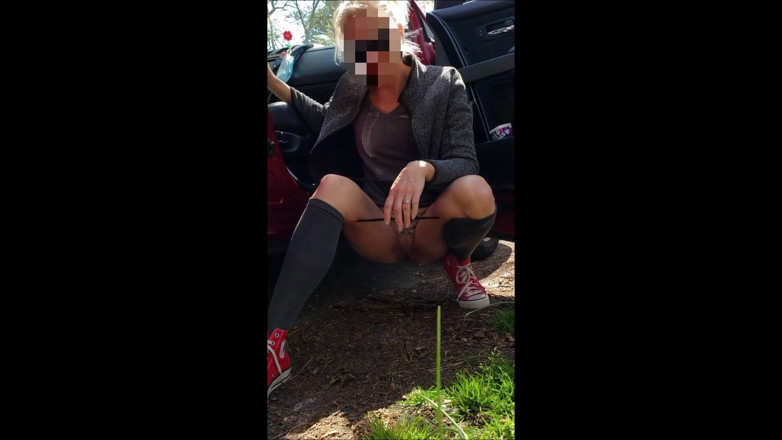 Fantasy Milf: Public Pipì MILF