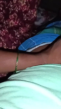 देसी भाभी सेक्स जोड़ा चुदाई कर रहा है