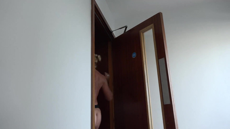 Dirty Doctors Clips - Solo Mature Playtime: Niegrzeczna dojrzała gra na schodach