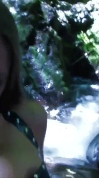 Venku v přírodě análně ošukaná