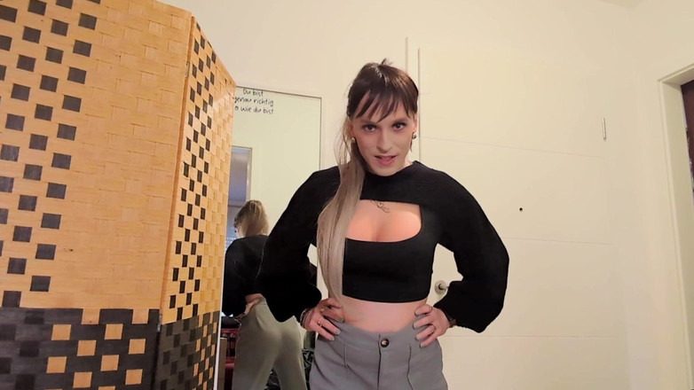 TV_Helena: Cosa vuoi con il tuo piccolo cazzo? Mettilo via e...