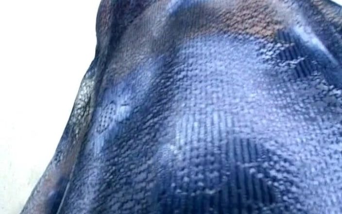 Busty German Sluts: Podniósł niemiecką mamuśkę w czerwonej bieliźnie bawiąc się jej cipką