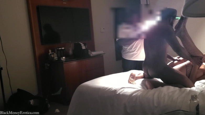 Black Money Erotica: Dans les coulisses : Roxie Sinner la bombasse arabe prend une...