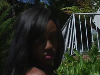 Radical Interracial: हॉट Jada Fire बड़े गोरे लंड से काम करती है