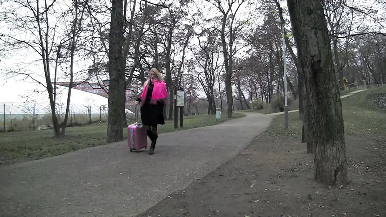 Erotic Planet X: 金发女孩舔我的菊花 -狠狠地操她