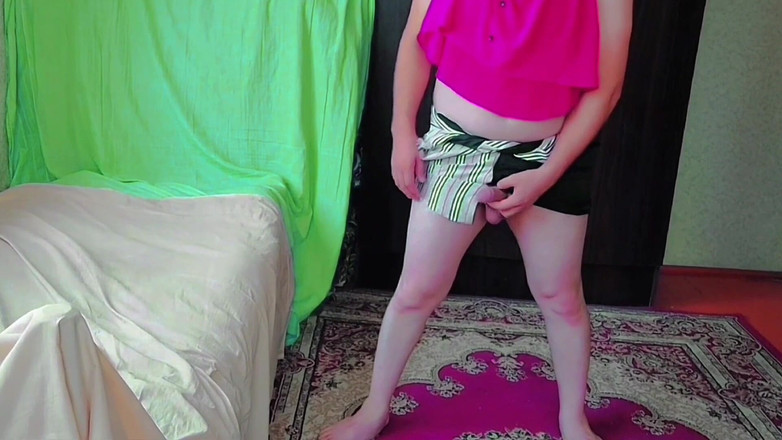 Kitty_Cross: Adorabila bandă pentru cap a unui efeminat care își ajustează bărbatul...