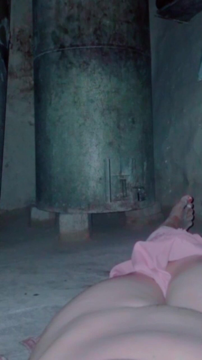 TricolorMusic3: Aku sangat tertarik bersembunyi di rumah di malam hari ketika...