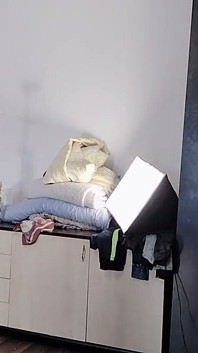 La Sexy Latina Prova E Taglia I Vestiti.