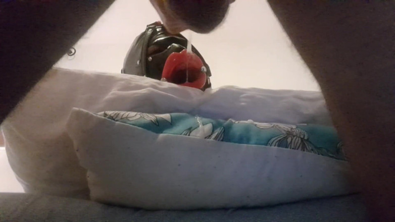 LauraOnHeels: Laura throatfucked with a big lips gag has to swallow...
