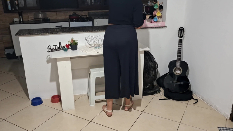 Gabi SweetCouplesStories: Nevlastní syn požádá svou nevlastní matku o pomoc, aby se...