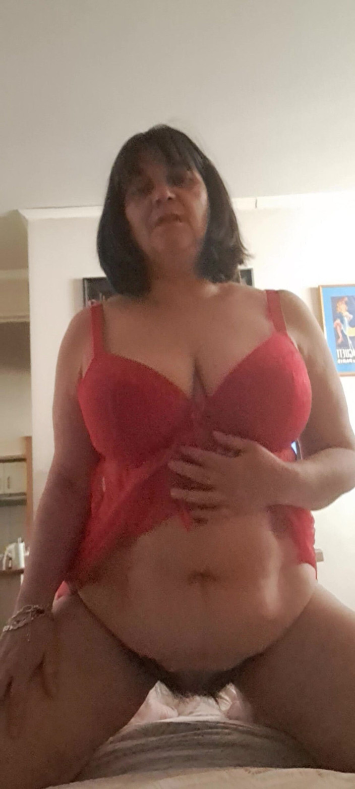 Mommy big hairy pussy: Mostrare le tette sexy di una MILF