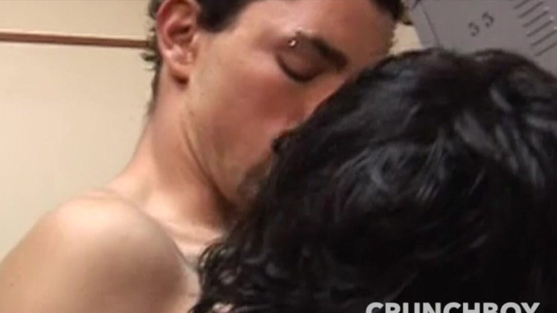 Crunch French bareback porn: Digunakan mentah di ruang ganti