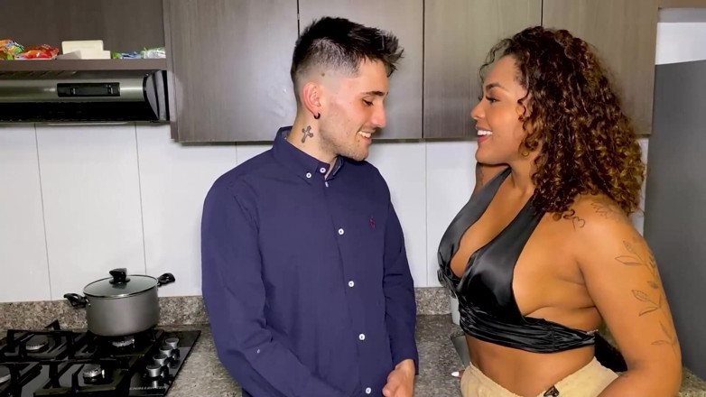 Carla Morelli: Tante semok kulit hitam asal kolombia ngentot sama kokinya saat...