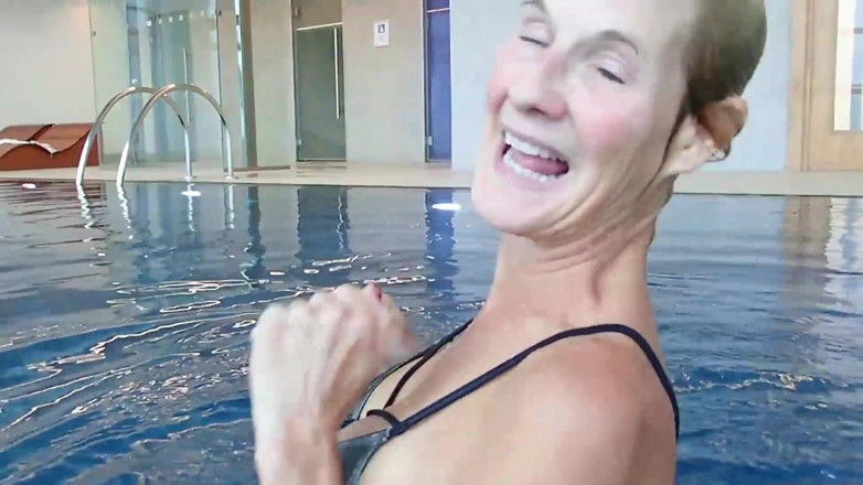 Dirty Doctors Clips - Solo Mature Playtime: Im pool