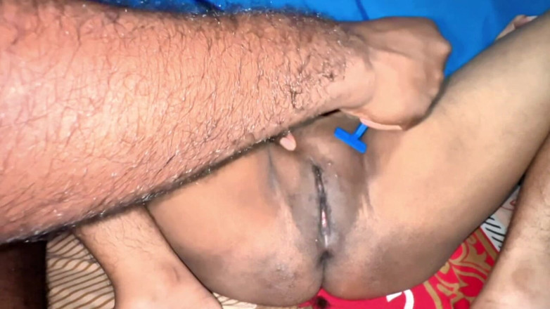 HOT_RUHI002: Hintli Müslüman koca karısının amının kıllarını çıkarıyor
