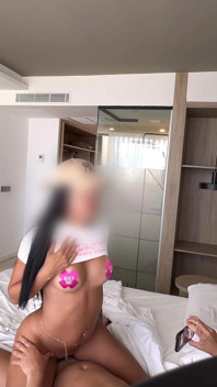 继兄弟用无人机抓住拉丁继妹裸照，看看最后会发生什么