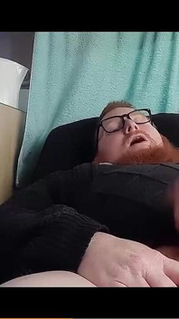 Sein gesicht mache ich, während ich wirklich hart komme