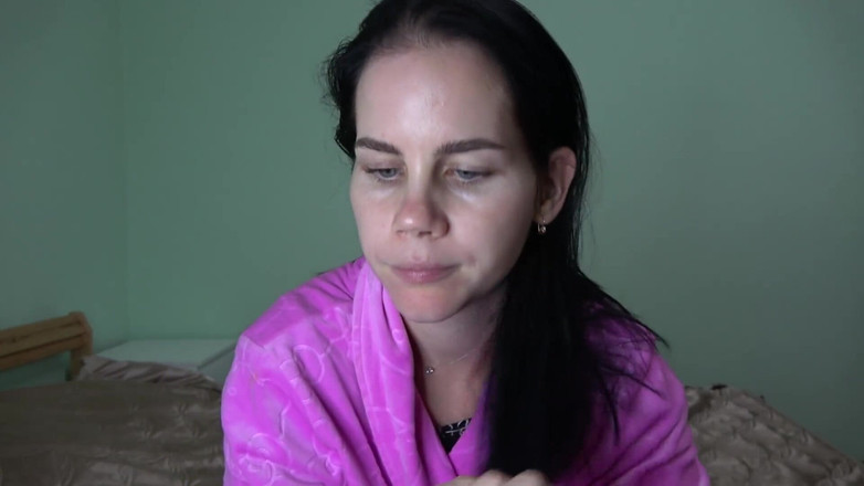 Anna Sky: Красивая Анна делает минет и сосет шпильку