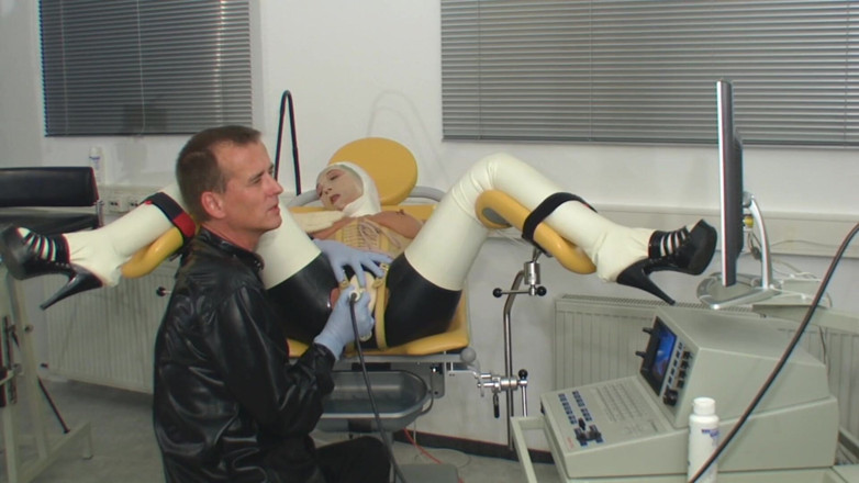 Rubber & Clinic Studio - 1ATOYS: Un folle esame anale ad ultrasuoni in gomma