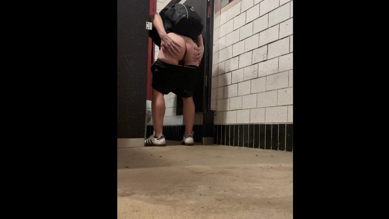 Chase Dixon Butz: Conoceme en el cuarto de hombres después del partido