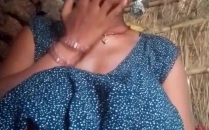 RJ NISHA: Bhabhi apimentado seus peitos e dedilhado sua buceta