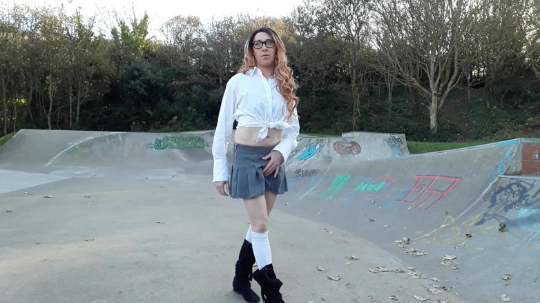 The Midnight Minx: krosadresar kolej garl sket paark stripar