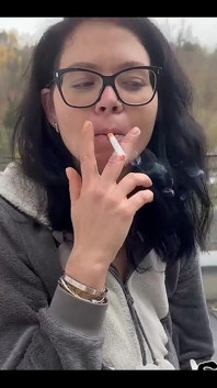 Dimineața prima țigară și foarte tare sfârcurile mele, deoarece a fost minus video outsite 08:13 minute