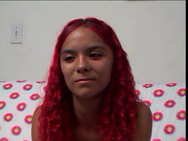 Black Magic Babes: Ragazza ebano rossa viene scopata da un grosso cazzo nero...