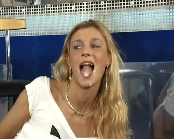 Deutsche Damen: Perfect Blonde German Babe Fucked in the Bar