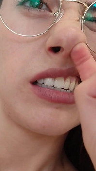 Snot fetysz kichanie nos gra jedzenia moich boogers