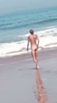 O zi la plajă, goală și sexy - Partea 1