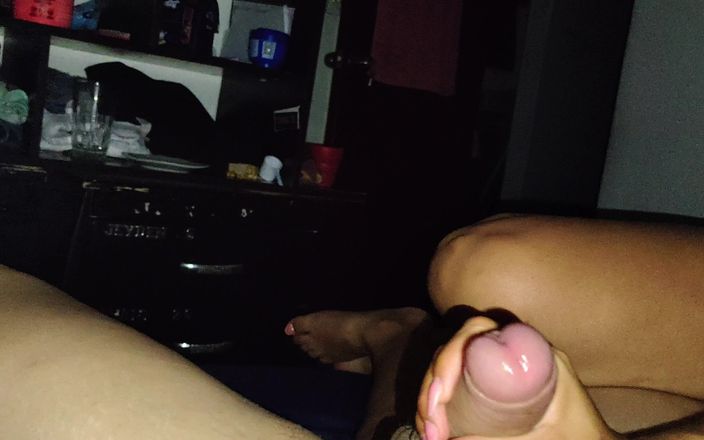 AngyAmazon: Suger och fapping min cuckold