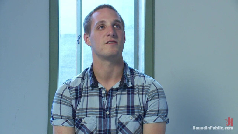 Bound in public: Wielki kutas niewolnik jest publicznie upokorzony i złapany w Cum...