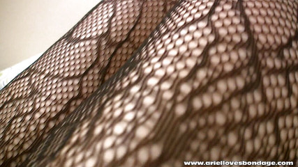 Spungy Gunk Films: Svázaná a s roubíky. Miluje to!