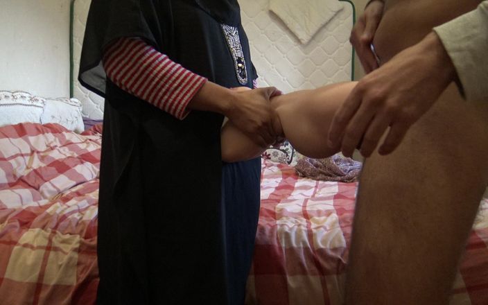 Souzan Halabi: Turkisk cuckold fru visar jungfru styvson hennes tantaly fitta docka