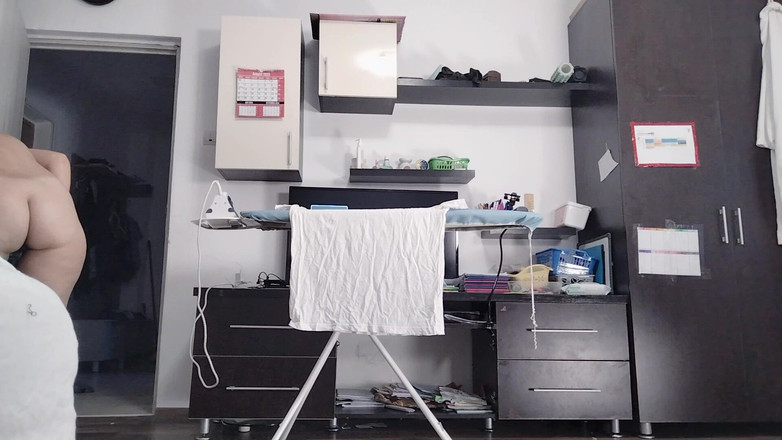 Amateur_MS: Sexy Chlupatá Brunetka Dělá Domácí Práce Nahá. Latina S Chlupatou...