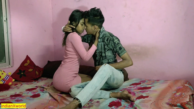 Indian Xshot: Village desi, petite amie de 18 ans, sexe préliminaire ! Une nouvelle...