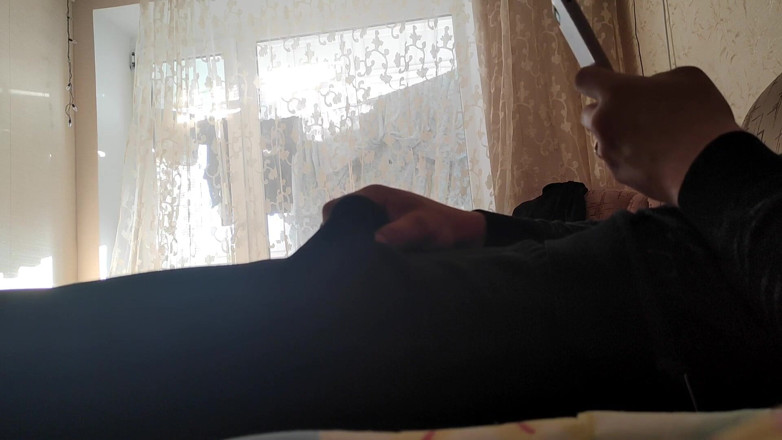 Auff: Masturbacja w domu w majtkach i oglądanie porno