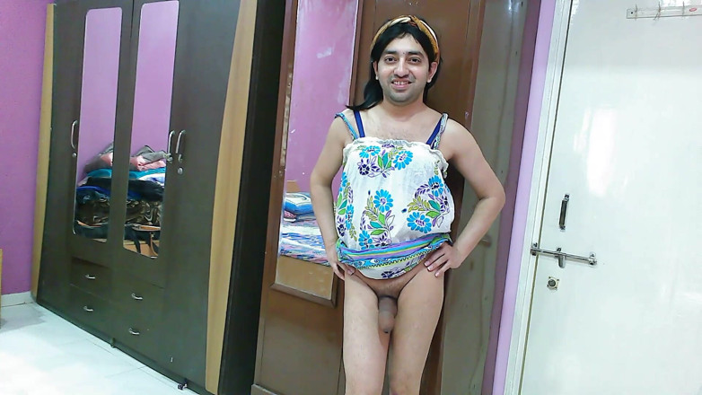 Cute & Nude Crossdresser: Quente maricas crossdresser femboy em vestido de praia e banda...